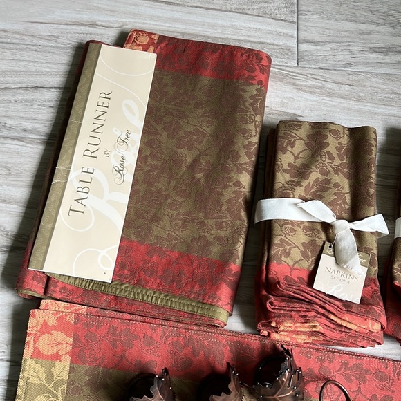 • Rose Tree Table Linens Bundle 🍁 🍂 • - Picture 2 of 9